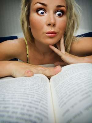 blonde-reading-book